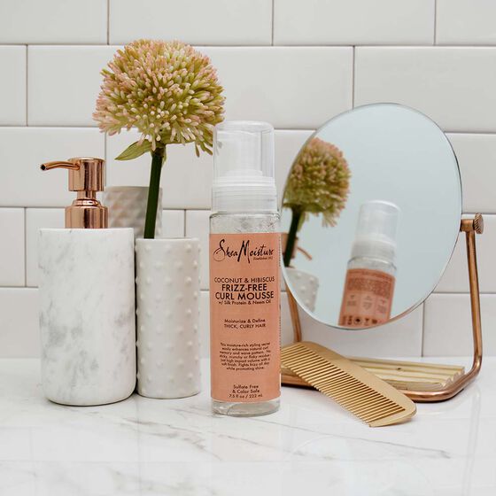 SheaMoisture Coconut & Hibiscus Frizz-Free Curl Mousse 220ml – Mousse Hydratante Anti-Frisottis Pour Cheveux Bouclés, Frisés & Crépus