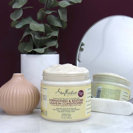 SheaMoisture - Jamaican Black Castor Oil Strengthen & Restore Leave-In Conditioner - Après-shampooing sans rinçage pour cheveux abîmés à l'Huile de ricin noire jamaïcaine - Adoucir & Démêler les cheveux  - 454 g