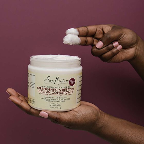 SheaMoisture - Jamaican Black Castor Oil Strengthen & Restore Leave-In Conditioner - Après-shampooing sans rinçage pour cheveux abîmés à l'Huile de ricin noire jamaïcaine - Adoucir & Démêler les cheveux  - 454 g